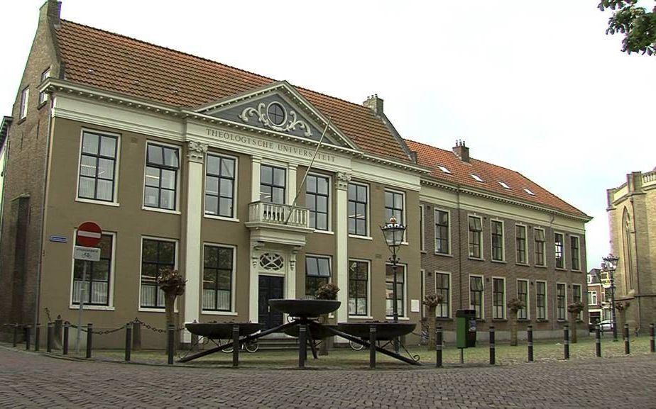 Het gebouw van de Protestantse Theologische Universiteit te Kampen, foto Paul Klomp