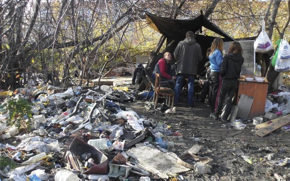 Medewerkers van Mission Possible zoeken zwerfjongeren op in de Russische stad Jekaterinabrug. Foto RD