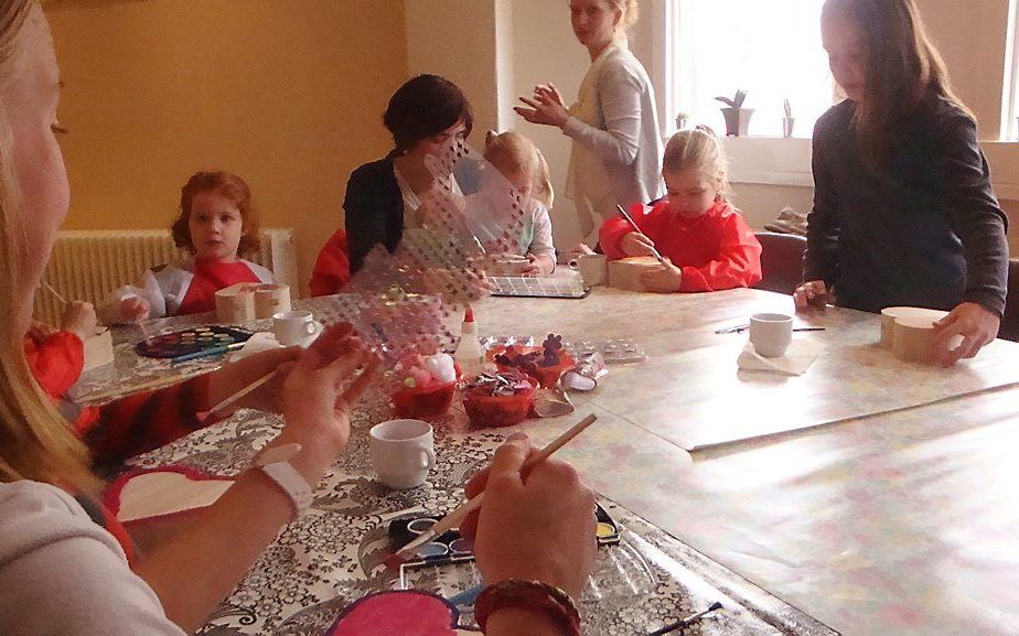 Meisjes konden een hartvormig doosje verven. Beeld: familie van 't Veer.