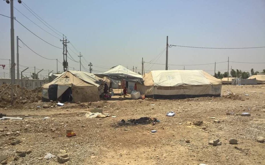 In Bahirka verblijven sommige vluchtelingen al bijna een jaar in een tent. Zomers kan de temperatuur in de tent oplopen tot boven de vijftig graden Celsius. Beeld RD