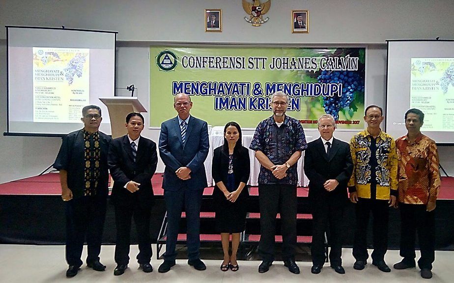 De sprekers van een conferentie op het Indonesische Bali over geloofsbeleving.  beeld ZGG