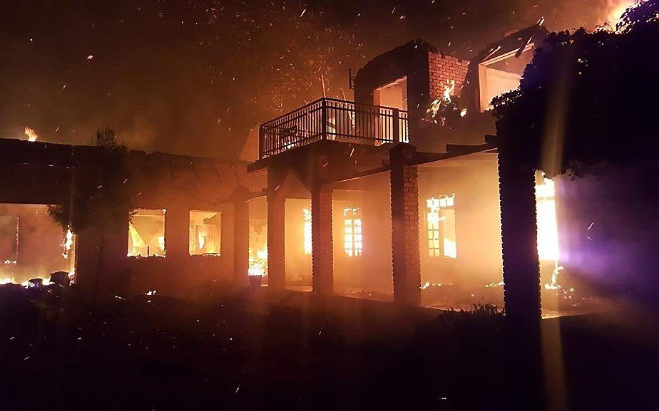 De grote familie Van der Poel bleef gespaard bij een brand die hun boerderij in Zuid-Afrika in de as legde. beeld Van der Poel