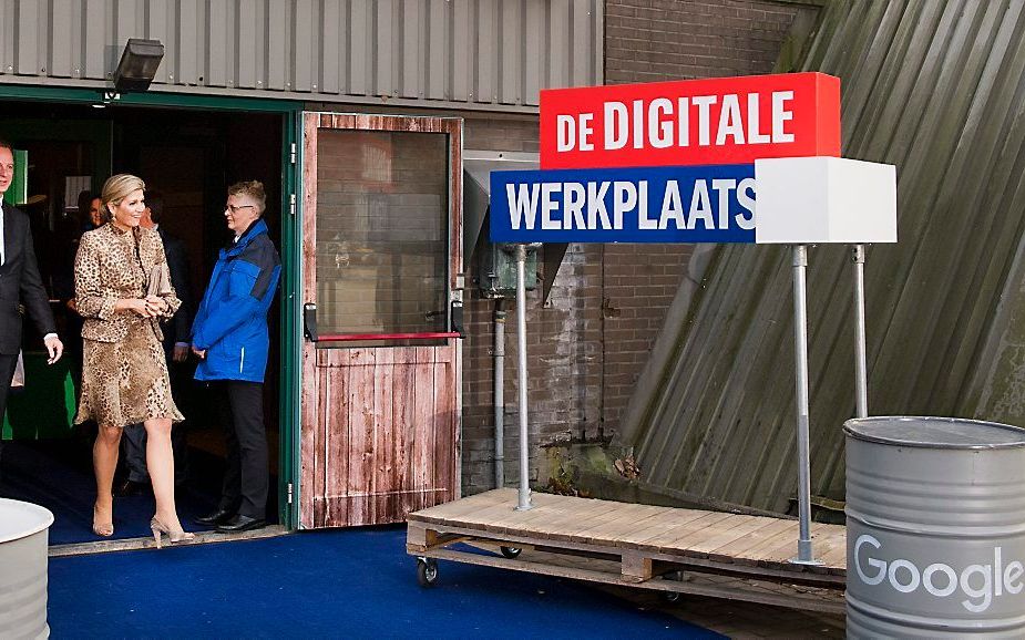 Koningin Máxima bij De Digitale Werkplaats. Daar kunnen mensen zich laten bijscholen om hun digitale vaardigheden te verbeteren. beeld ANP, Piroschka van de Wouw