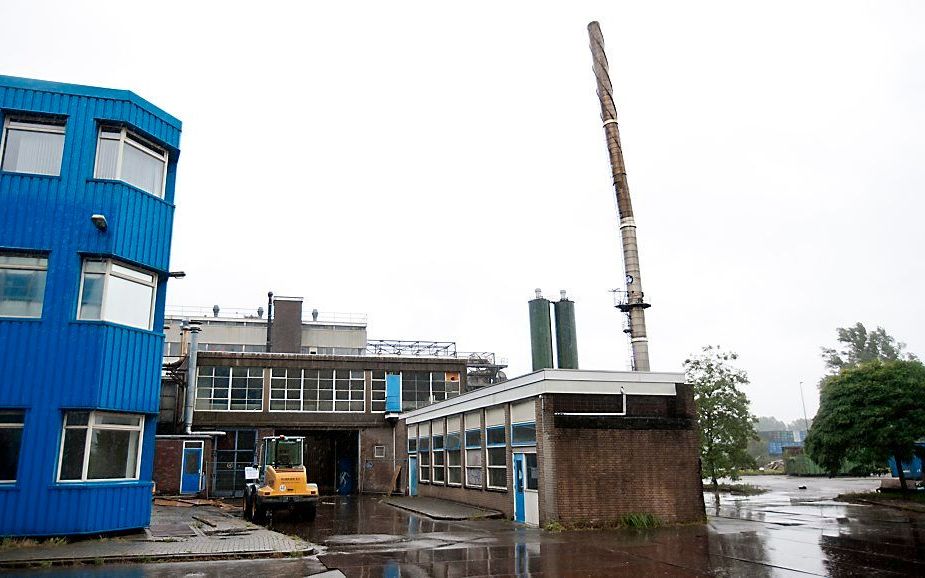 Geknakte schoorsteen op de Keileweg in Rotterdam. Foto ANP