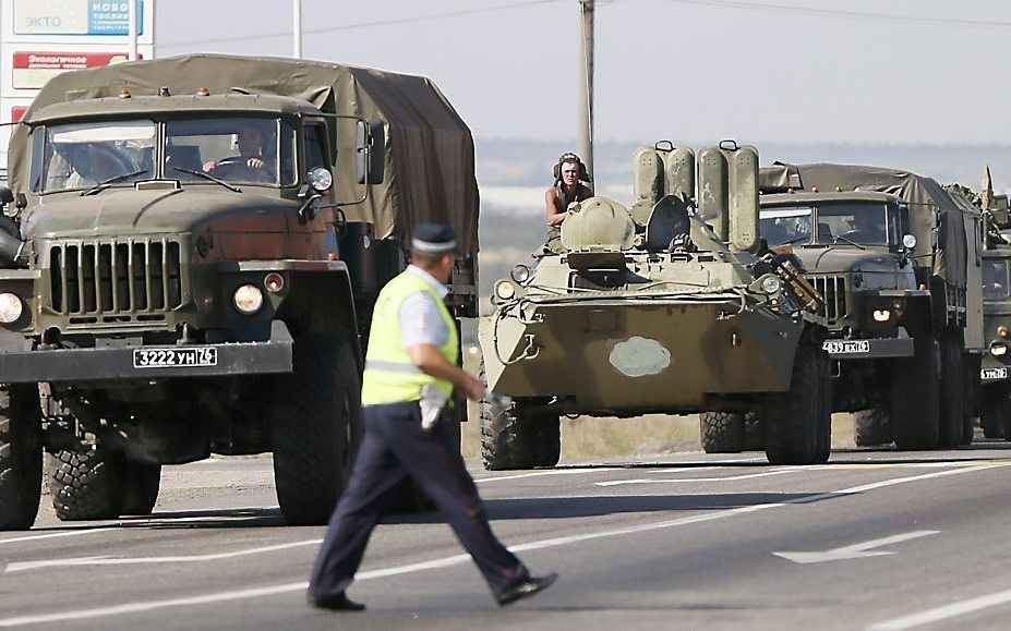 Russische militaire voertuigen vrijdag op 30 kilometer afstand van de grens met Oekraïne. beeld EPA