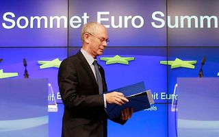 Van Rompuy tijdens de persconferentie na de top. Foto EPA