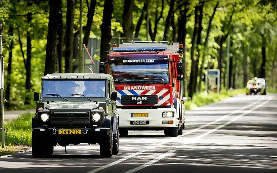 De lichamen van de omgebrachte broertjes Ruben (9) en Julian (7) worden in een legervoertuig naar de begraafplaats in hun woonplaats gebracht. De naaste familie volgt in een brandweerwagen. De moeder van de jongens is lid van de vrijwillige brandweer. bee