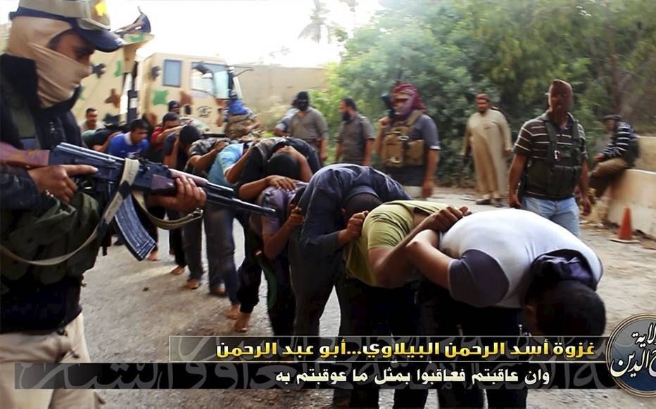 2014. ISIS-strijders executeren sjiitische Irakezen. beeld EPA