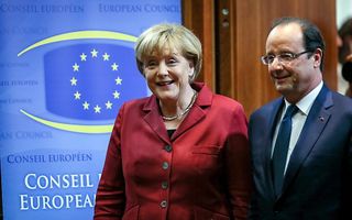 Merkel (l.) en Hollande. Beeld EPA