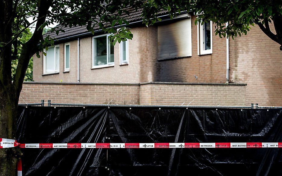 Schade aan de woning aan het Hermelijnkwartier waarbij bij een brand drie mensen om het leven kwamen. Foto ANP