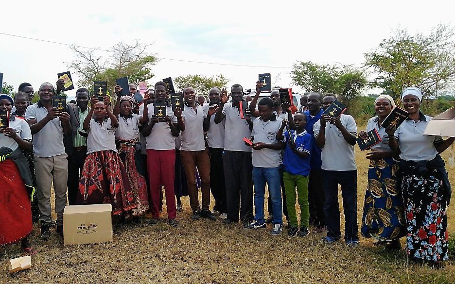 Simbiti Nieuwe Testament in Tanzania. beeld Wycliffe Bijbelvertalers