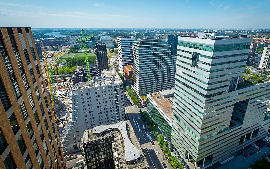 Gebouwen en kantoren aan de Zuidas in Amsterdam. beeld ANP