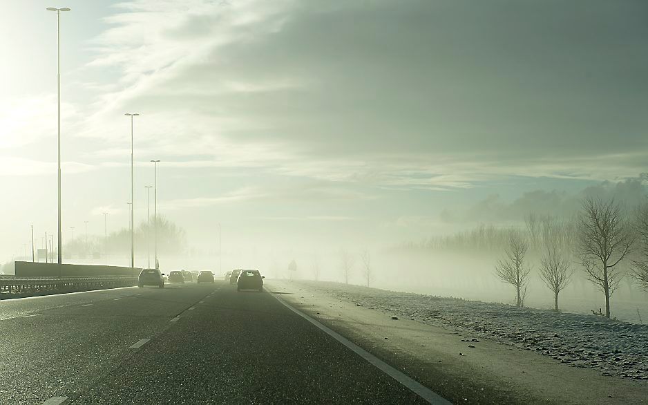 IJzel op de snelweg. beeld ANP