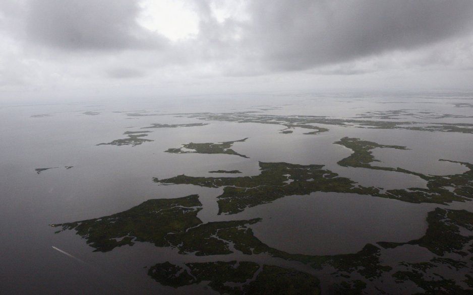 Donkere wolken naderen Louisiana, Golf van Mexico. Foto EPA