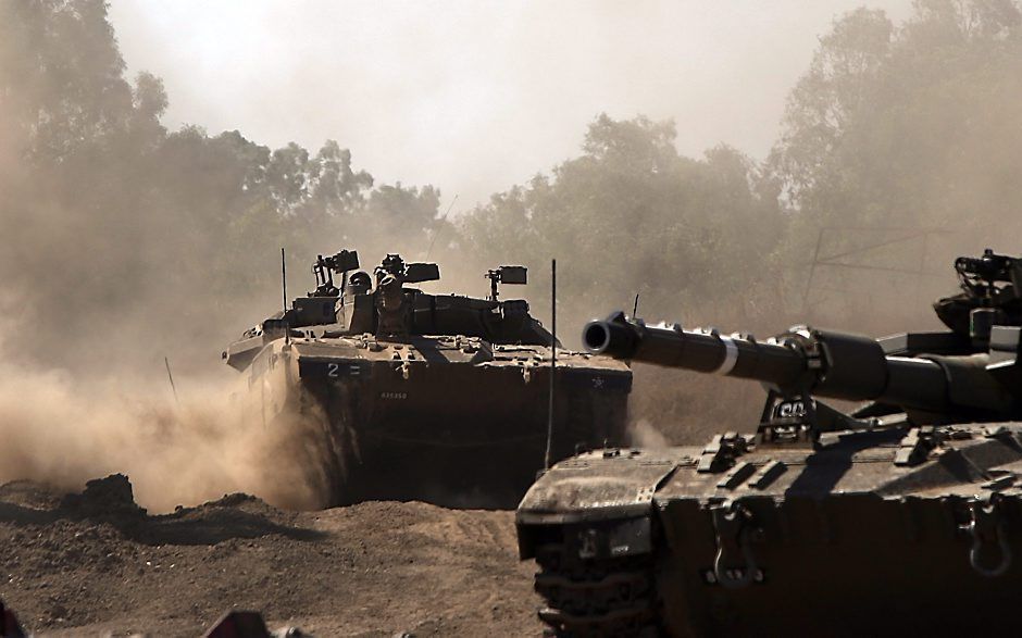 Israëlische tanks tijdens een oefening op de Golanhoogte. Foto EPA