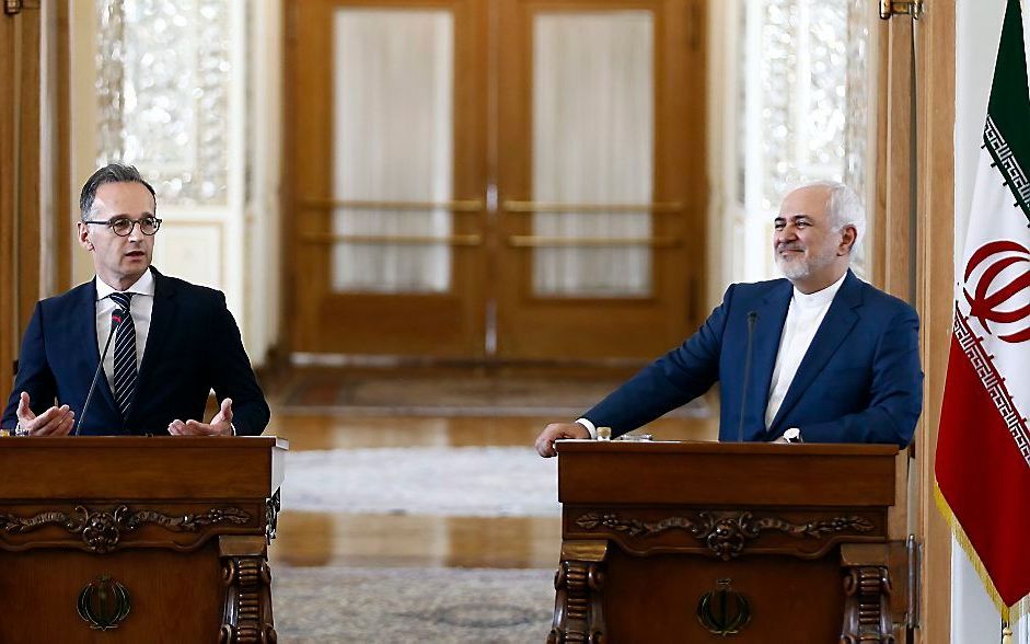 Mohammad Javad Zarif (r.) en Heiko Maas. beeld EPA