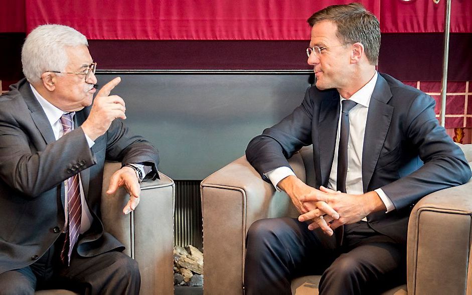 Abbas (l.) in gesprek met premier Rutte. Beeld ANP