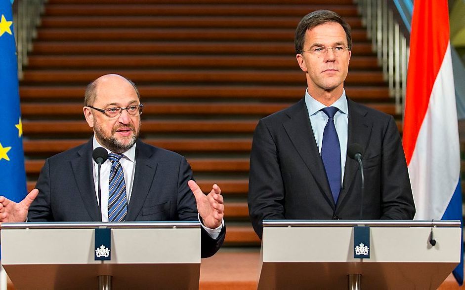 Voorzitter Martin Schultz van het Europees Parlement en minister-president Mark Rutte. beeld AFP