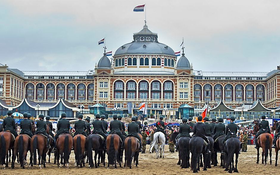 Militairen te paard oefenen voor Prinsjesdag 2010.  Foto ANP