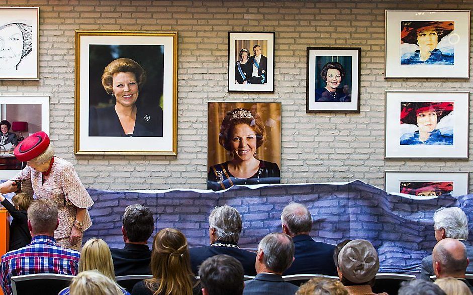 Prinses Beatrix onthult in het Beatrix Kinderziekenhuis in Groningen een eigen portrettengalerij. beeld ANP