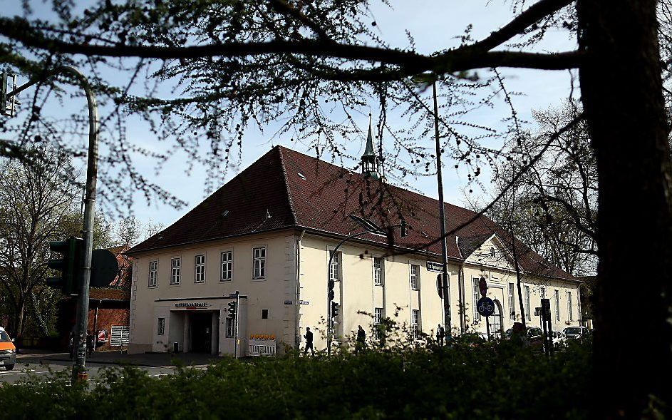 De 93-jarige Oskar Gröning staat vanaf dinsdag in Lüneburg terecht voor hulp bij de moord op zeker 300.000 Hongaarse Joden in concentratiekamp Auschwitz. beeld AFP