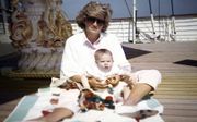 Prinses Diana met haar zoon Harry. De foto is gemaakt door prins William. De foto's zijn vrijgegeven ter gelegenheid van de documentaire ”Diana, Our Mother: Her Life and Legacy". beeld EPA