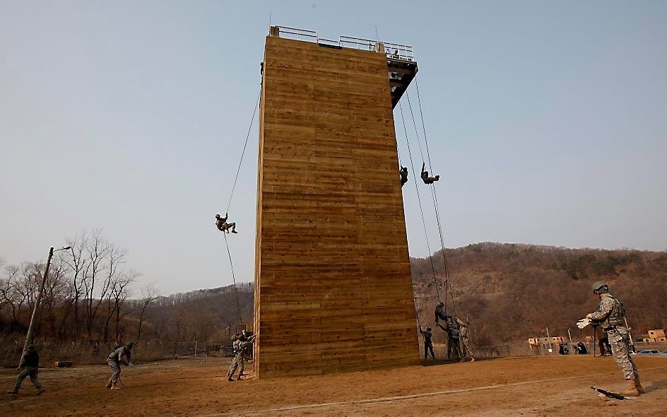 Terwijl Noord-Korea oorlogszuchtige taal uitslaat, oefenen Amerikaanse troepen op een trainingsveld in Camp Casey in Dongducheon, ongeveer 40 kilometer ten noorden van de hoofdstad Seoel. Foto EPA