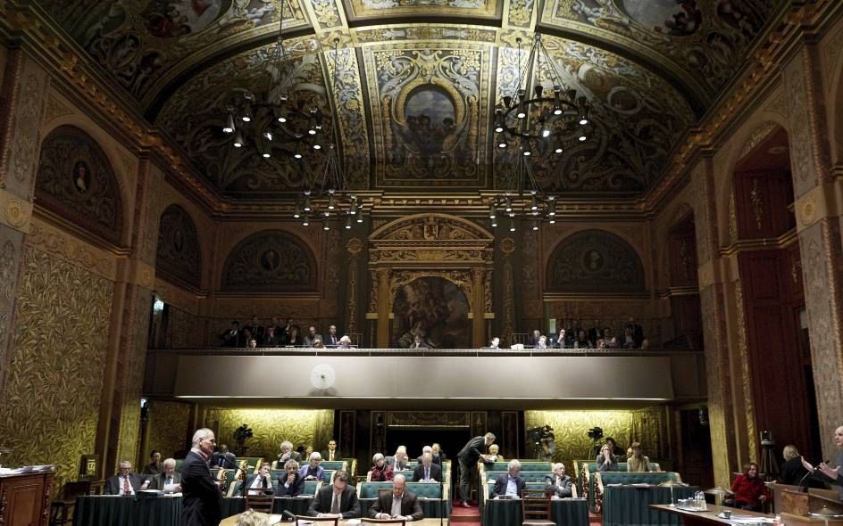 Senator Duivesteijn (l.) voerde dinsdag namens de PvdA het woord in de Eerste Kamer in het debat over de woningmarkt. Na enkele toezeggingen van minister Blok (r.) ging Duivesteijn overstag om voor het woonakkoord te stemmen. beeld ANP