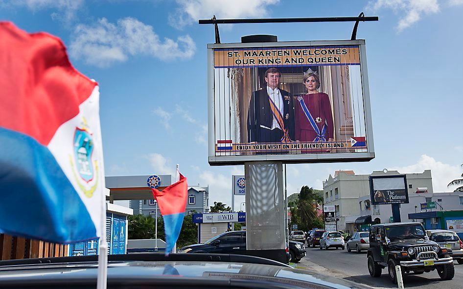 Na de provincies in Nederland is het nu de beurt aan de eilanden in het Caribisch deel van het koninkrijk om kennis te maken met het nieuwe koningspaar. In Philipsburg, de hoofdstad van Sint Maarten, beginnen koning Willem-Alexander en koningin Máxima woe