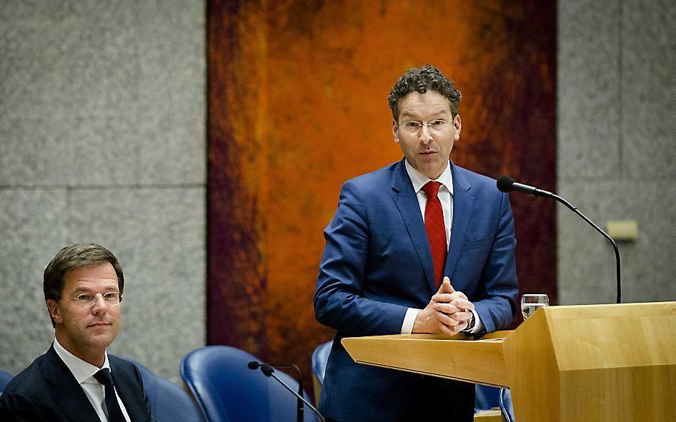 Rutte (l.) en Dijsselbloem tijdens het Kamerdebat. beeld ANP