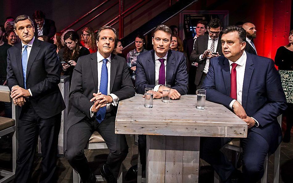 Fractievoorzitters Buma (CDA), Pechtold (D66), Zijlstra (VVD) en Roemer (SP) tijdens de tv-uitzending Nederland Kiest: Het referendum. beeld ANP