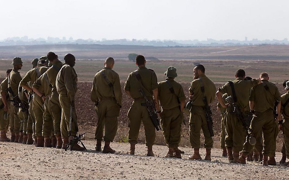 Israëlische militairen bij Sderot, Gaza. beeld EPA