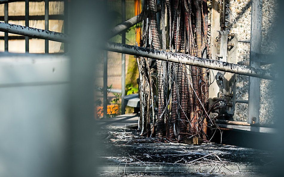 Een door brand vernielde zendmast in Nuenen. beeld ANP