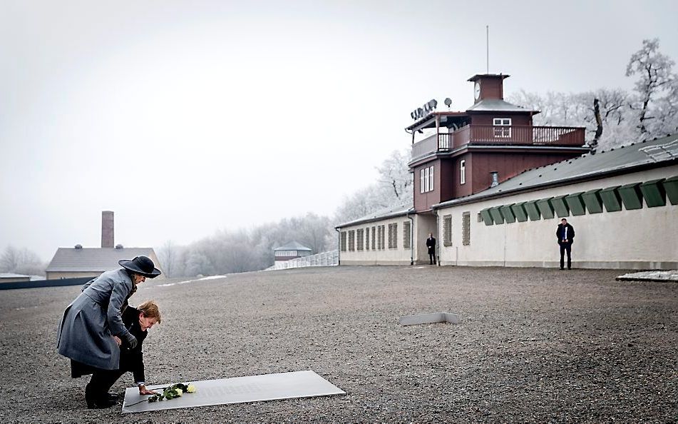 „In 1937 werd strafkamp Buchenwald gerealiseerd, bedoeld voor wie niet paste binnen de nazi-ideologie.” Foto: Het Nederlandse koningspaar bezocht het concentratiekamp in februari. beeld ANP, Robin van Lonkhuijsen