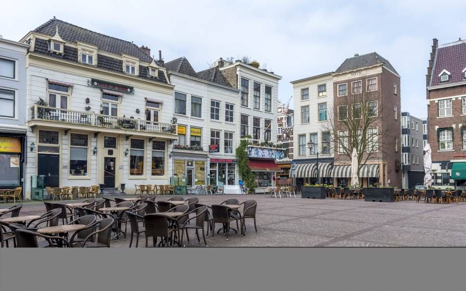 Monumenten maken een stad aantrekkelijk om in te wonen, waardoor de economie wordt aangejaagd. Foto: het Scheffersplein in Dordrecht. beeld ANP