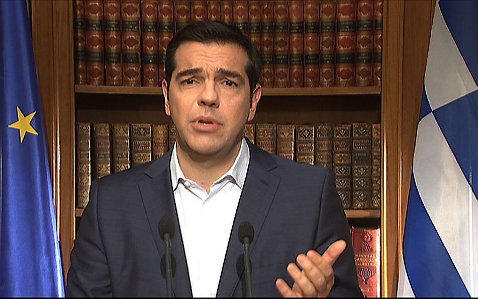 De Griekse premier Tsipras, woensdag tijdens een toespraak op de Griekse televisie. beeld AFP