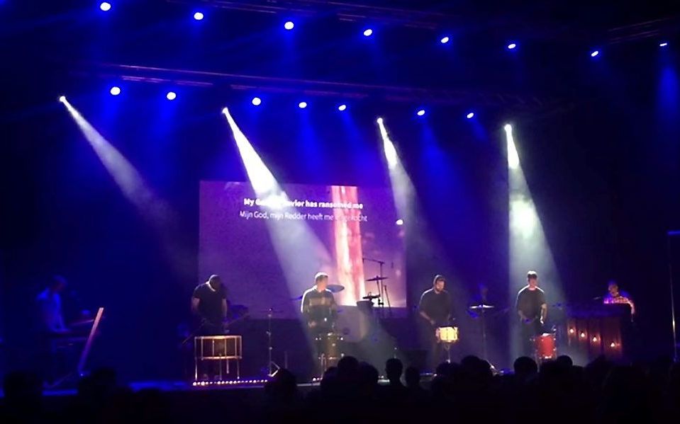 In de liturgie van Mozaiek0318 in Veenendaal speelt muziek een voorname rol. Foto: een doordeweekse cd-opname in De Basiliek, het gebouw waar ’s zondags de gemeente samenkomt. beeld Mozaiek0318