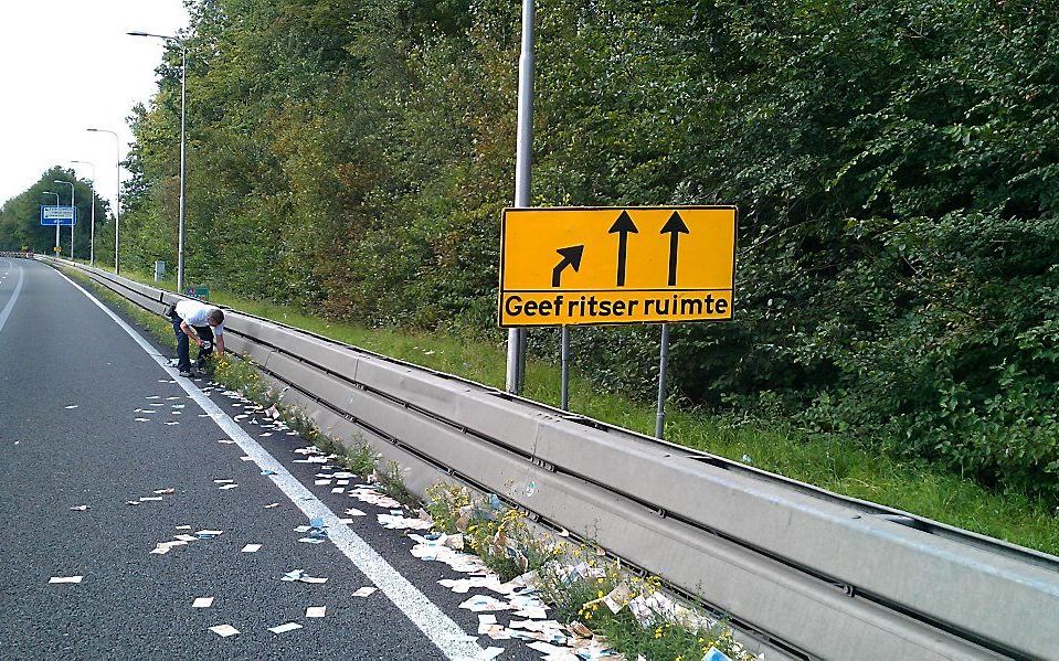 Geldregen maandag op de A2. Foto ANP