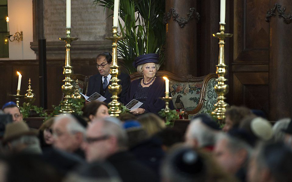 Koningin Beatrix bij de opening van de gerestaureerde Portugese synagoge.   Foto ANP