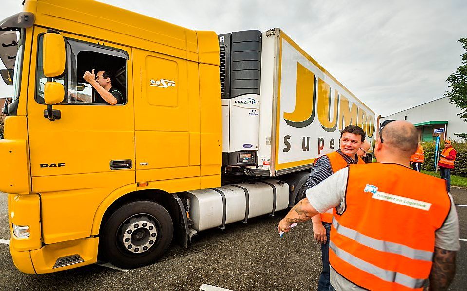 De vraag naar vrachtwagenchauffeurs neemt toe. beeld ANP