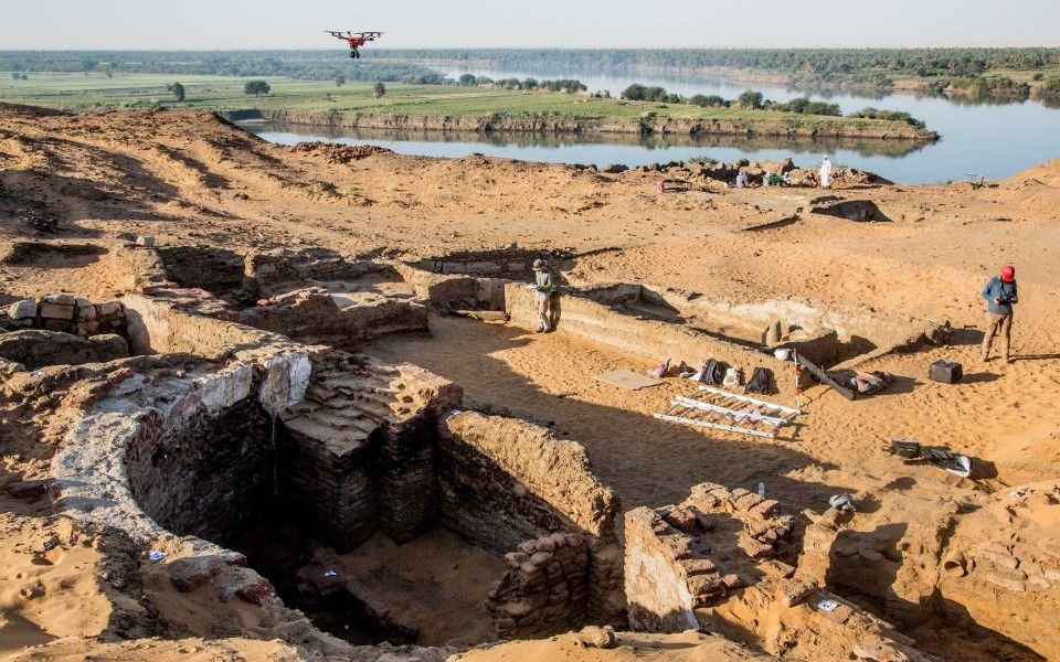 Archeologen aan het werk bij Dongala. beeld PCMA Universiteit Warschau, M. Reklajtis