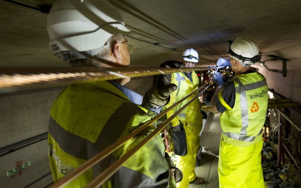 Een eend is waarschijnlijk de oorzaak van de kapotte bovenleiding van de Schipholtunnel, half juli. Foto ANP