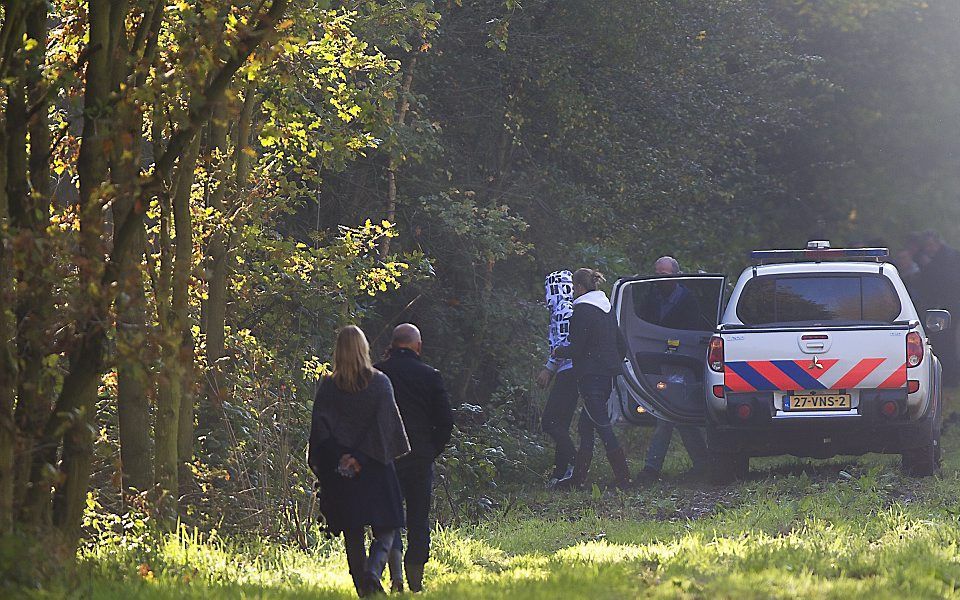 De politie zoekt in het Mallebos naar het lichaam van Farida Zargar.  Foto ANP