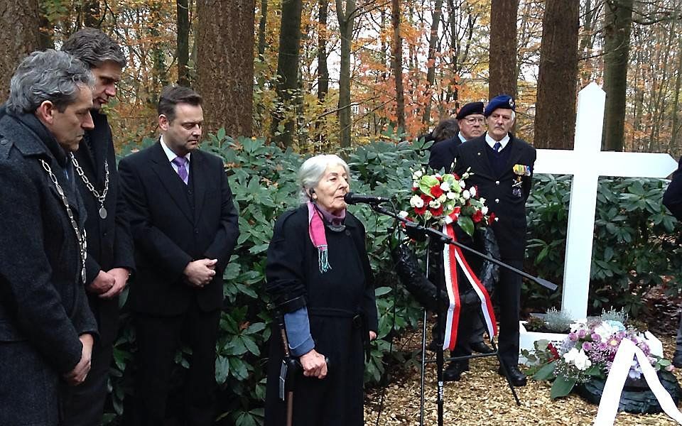 In Veenendaal werd vorig jaar een nieuw monument onthuld voor zes gevallenen. beeld Matrijs