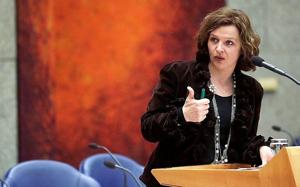 Minister Schippers (VWS) moet van de Tweede Kamer een eind maken aan de wildgroei van nieuwe klinieken in de ggz-verslavingszorg. Foto ANP