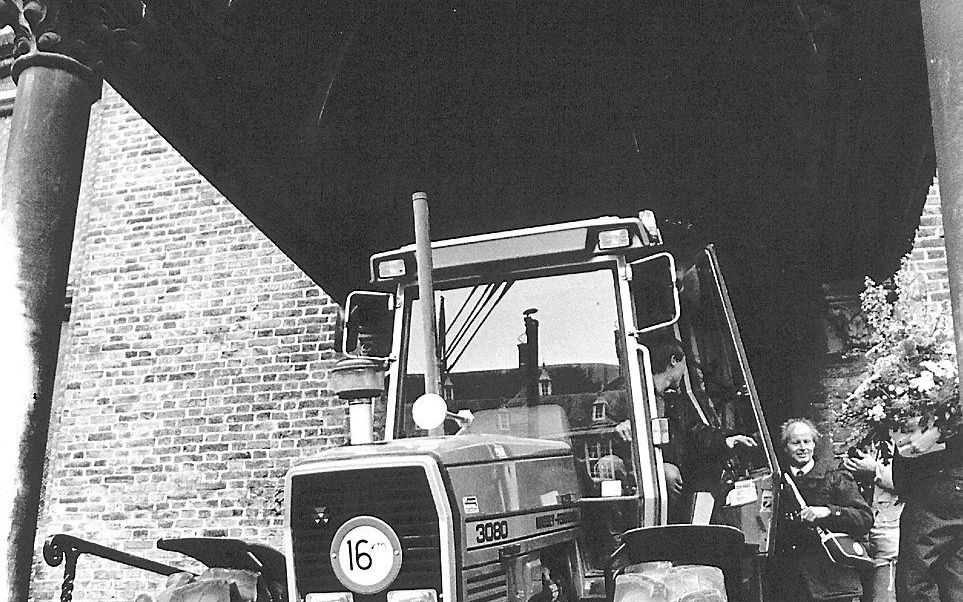 Februari 1990: boze akkerbouwers veroveren het Binnenhof en parkeerden hun tractoren tot op de trappen van de Ridderzaal. beeld ANP