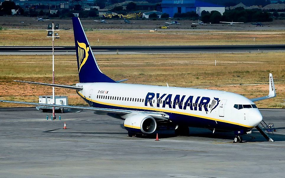 De stakingen bij budgetvliegmaatschappij Ryanair gaan deze week mogelijk ook Nederlandse passagiers treffen. Ook de Nederlandse piloten hebben aangekondigd het werk neer te leggen. beeld AFP Jose Jordan