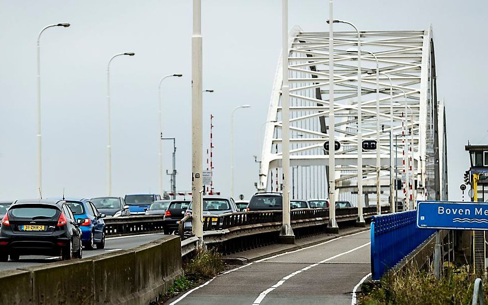 Verkeer op de Merwedebrug. beeld ANP