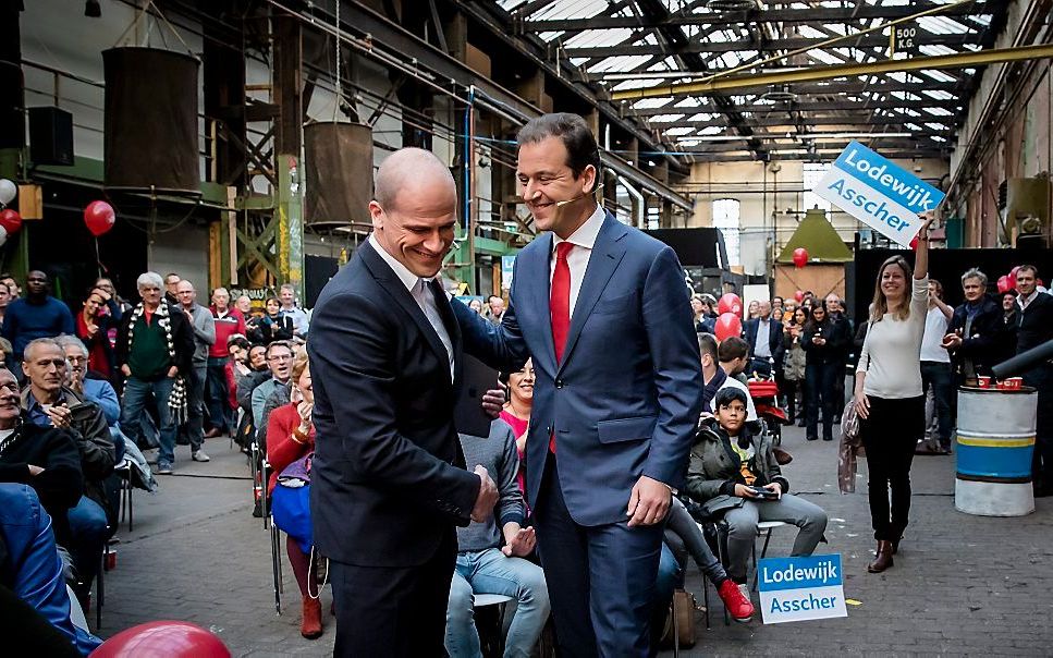 Kandidaat-lijsttrekkers van de PvdA Diederik Samsom en Lodewijk Asscher debatteren over de koers van de partij. In de zoektocht naar een nieuwe leider organiseert de PvdA debatten waarin de kandidaat-lijsttrekkers de strijd met elkaar aangaan. beeld ANP