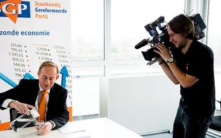 SGP-voorman Van der Staaij tijdens een persconferentie. Foto ANP